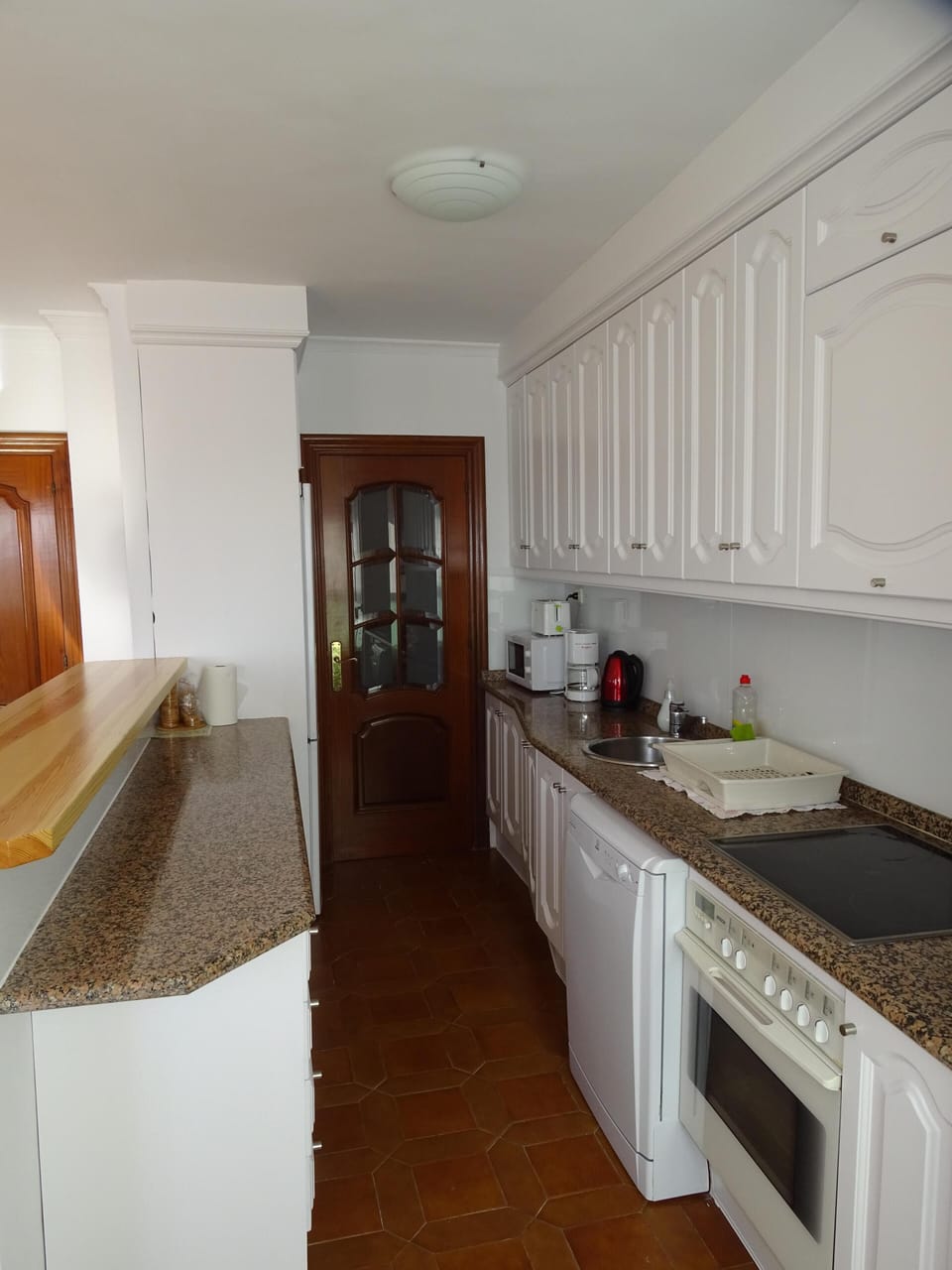 equipped us kitchen