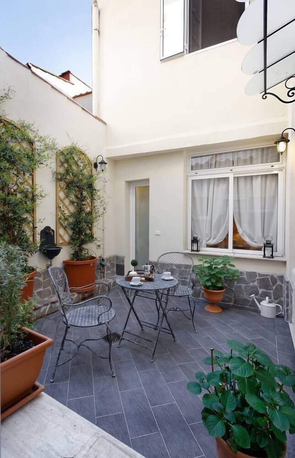 My Florence Home: the sunny courtyard