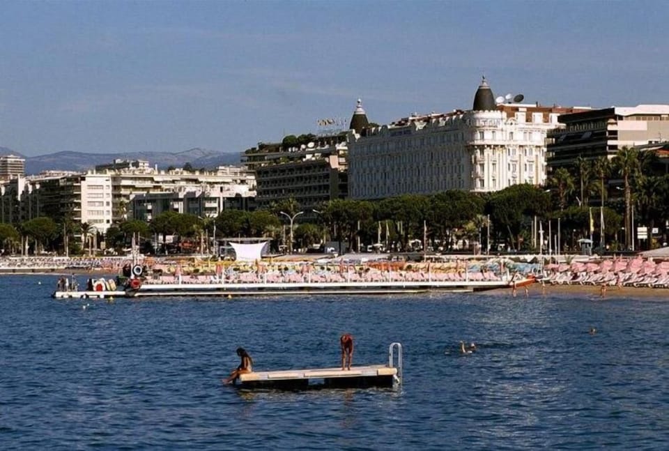 La Croisette: swimming in the summer....
