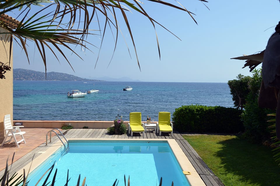 Refreshing pool and views to sea