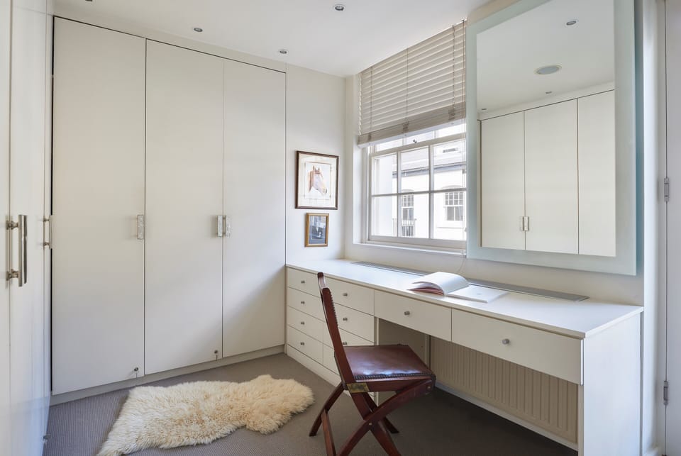 Dressing area to King Bedroom 