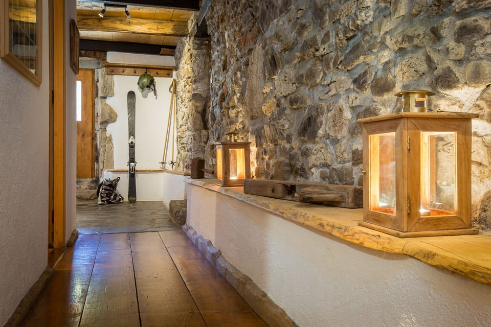 Hallway - Lazy Labrador Samoens Chalet 