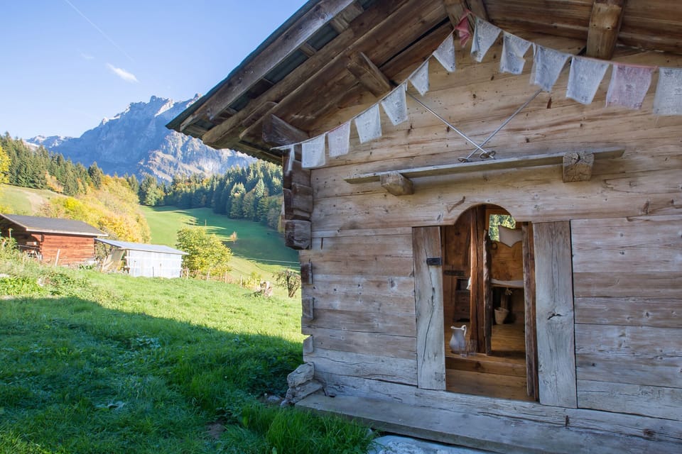 The Mazot Bedroom Hut - Lazy Labrador Samoens Chalet 