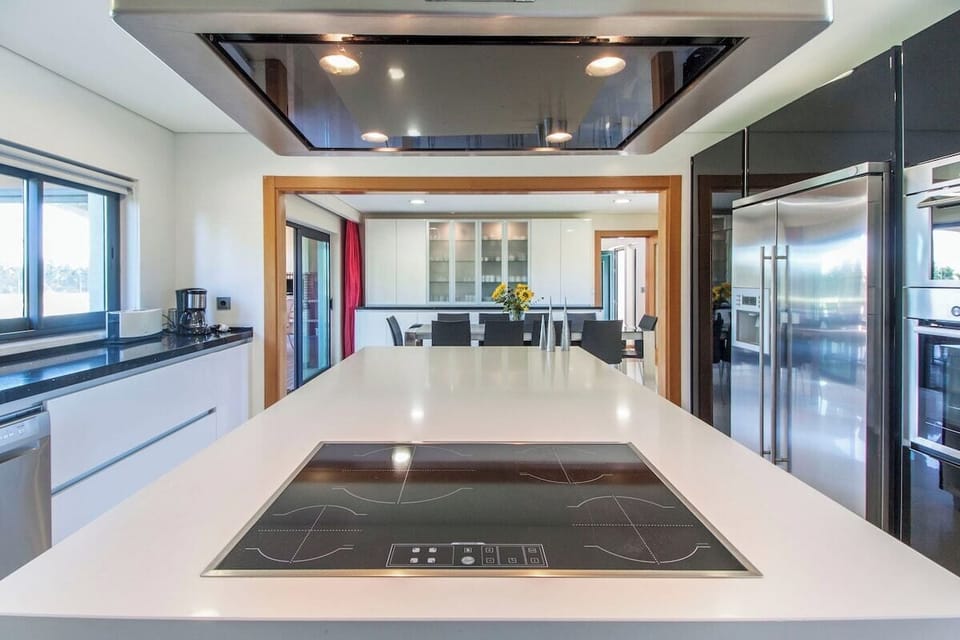 Modern kitchen with induction cooktop island — Villa Aqua, luxury holiday villa in Grândola