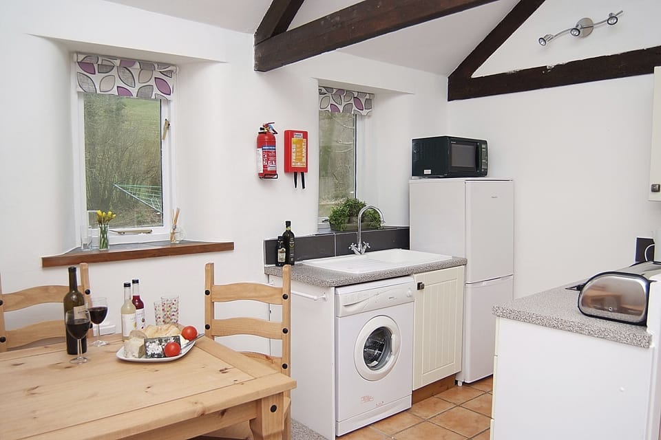 Very well equipped Kitchen with new oven