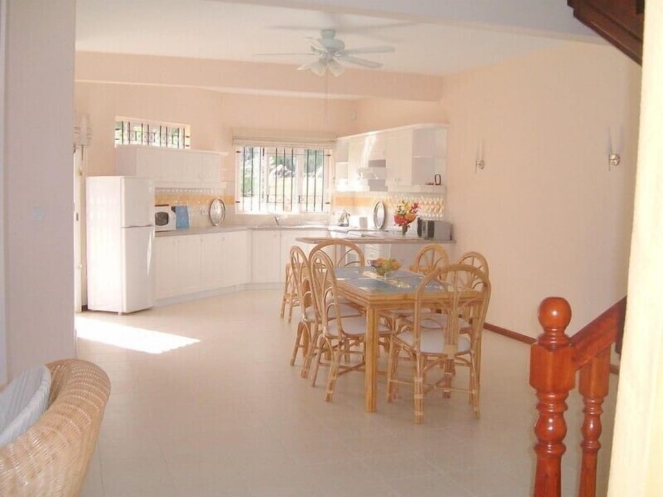 Open plan kitchen and dining area