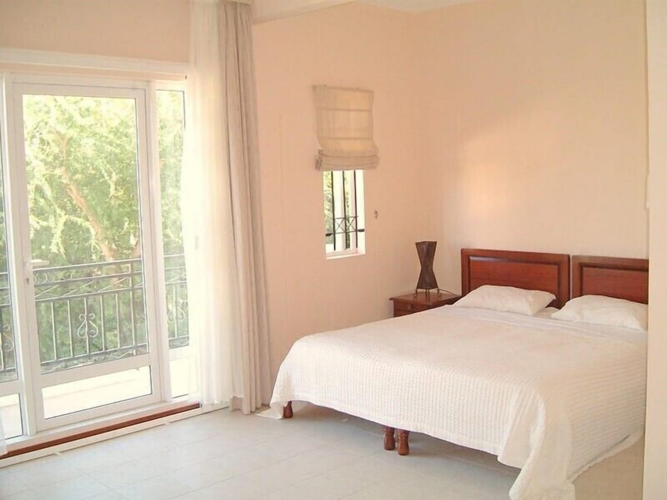 Double bedroom (the one with the ensuite shower room)