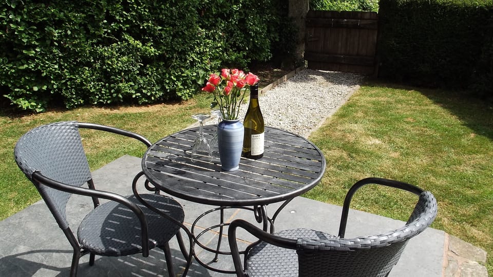 The garden is fully enclosed & pet safe
