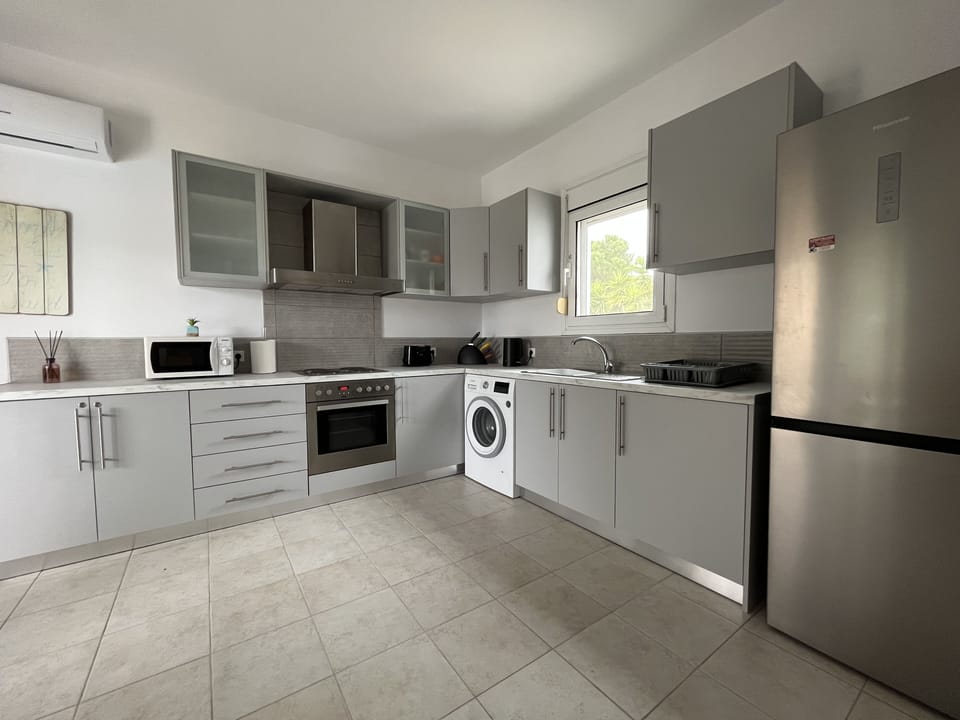 Fully fitted Kitchen with all amenities. 