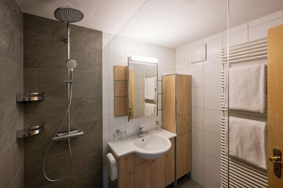 Ensuite bathroom to master bedroom