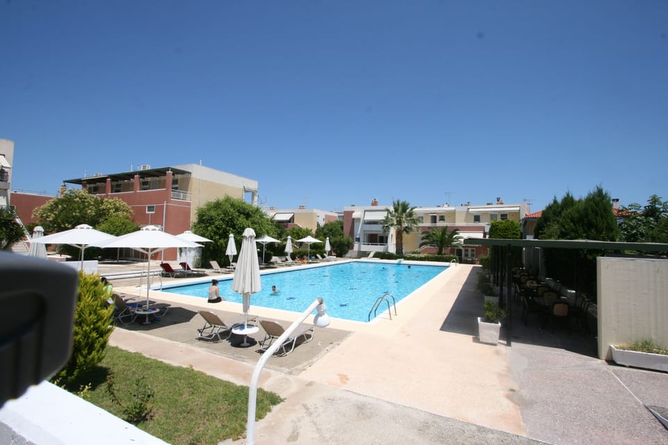 Open shared pool ( 25 m long ) 