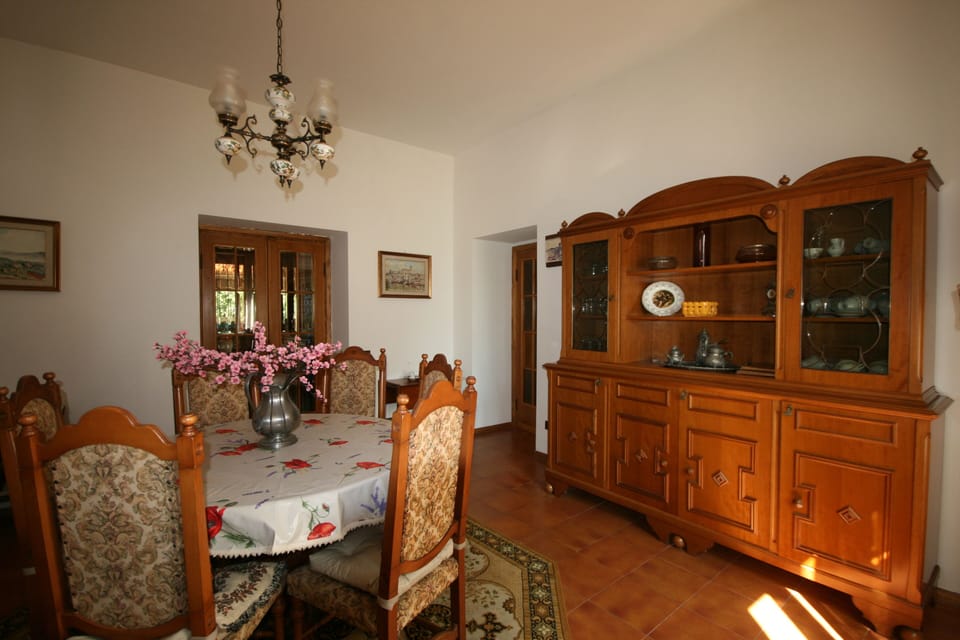 Dinning room, double doors to kitchen