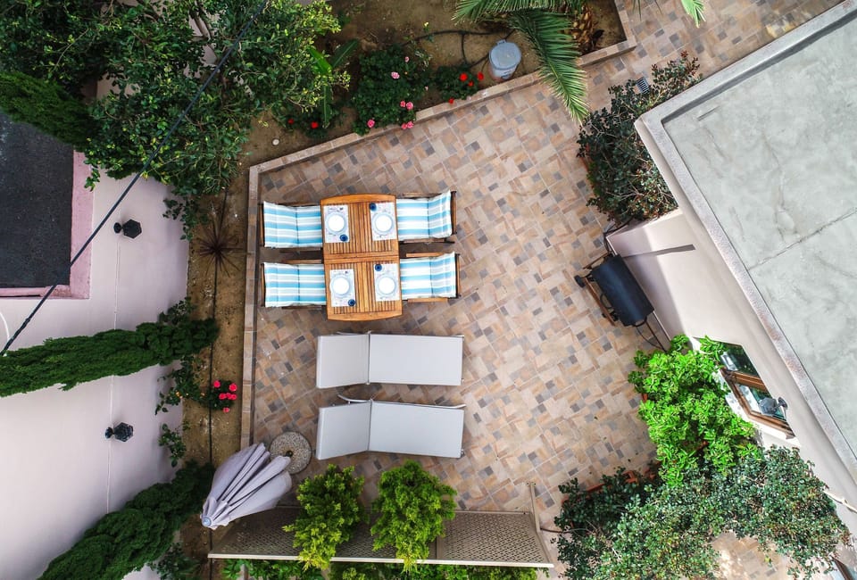Iro Boutique Home 1