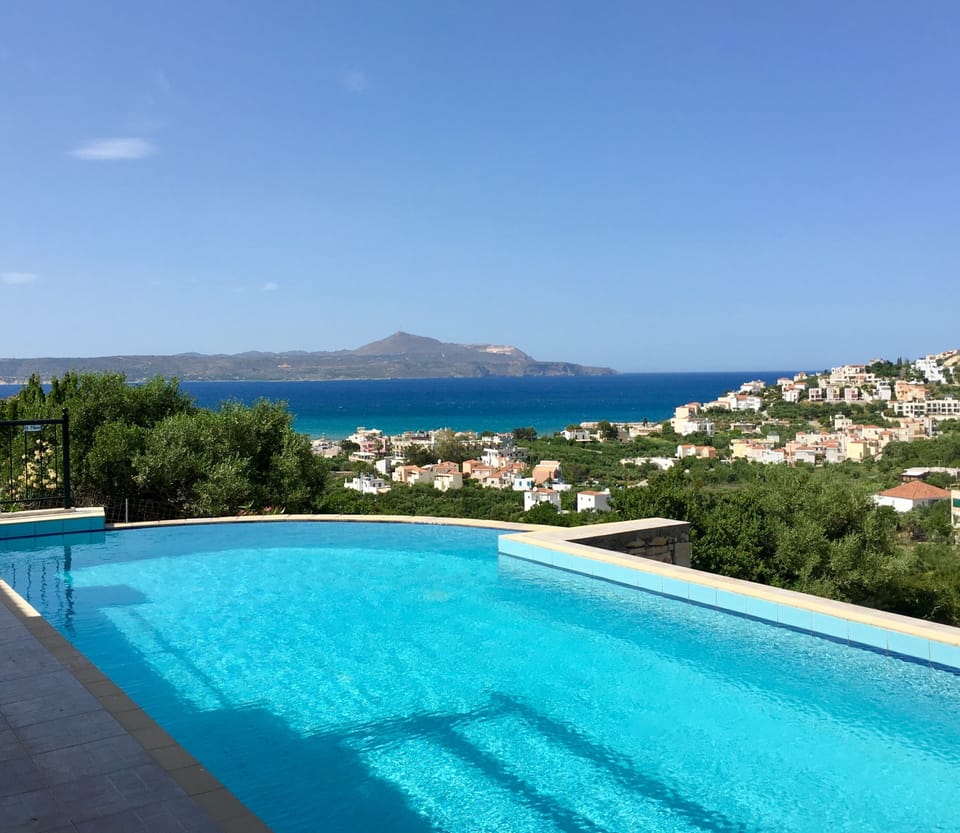 Private pool with wonderful view