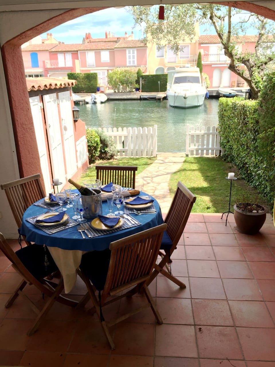 Outside dining area leading to private mooring.