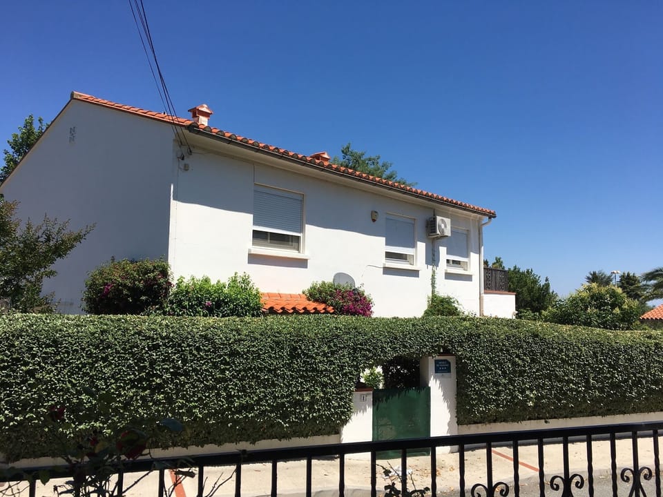 Groundfloor apartment with private gate.