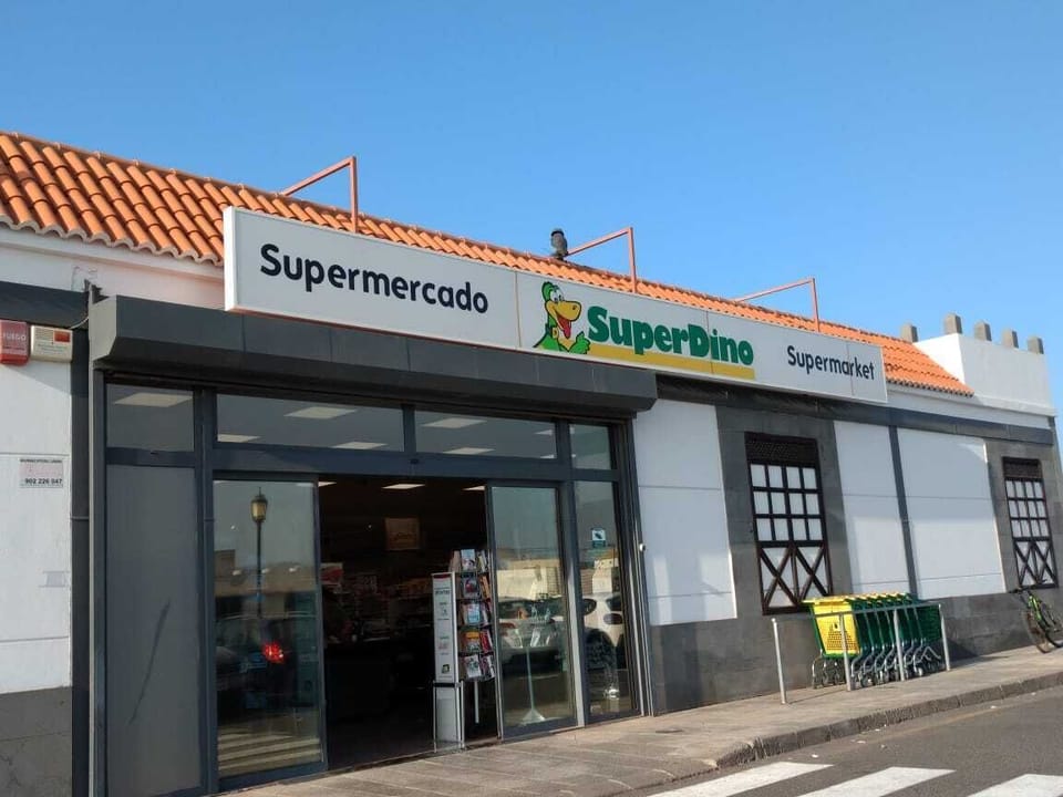 Supermarket 5 minutes walking