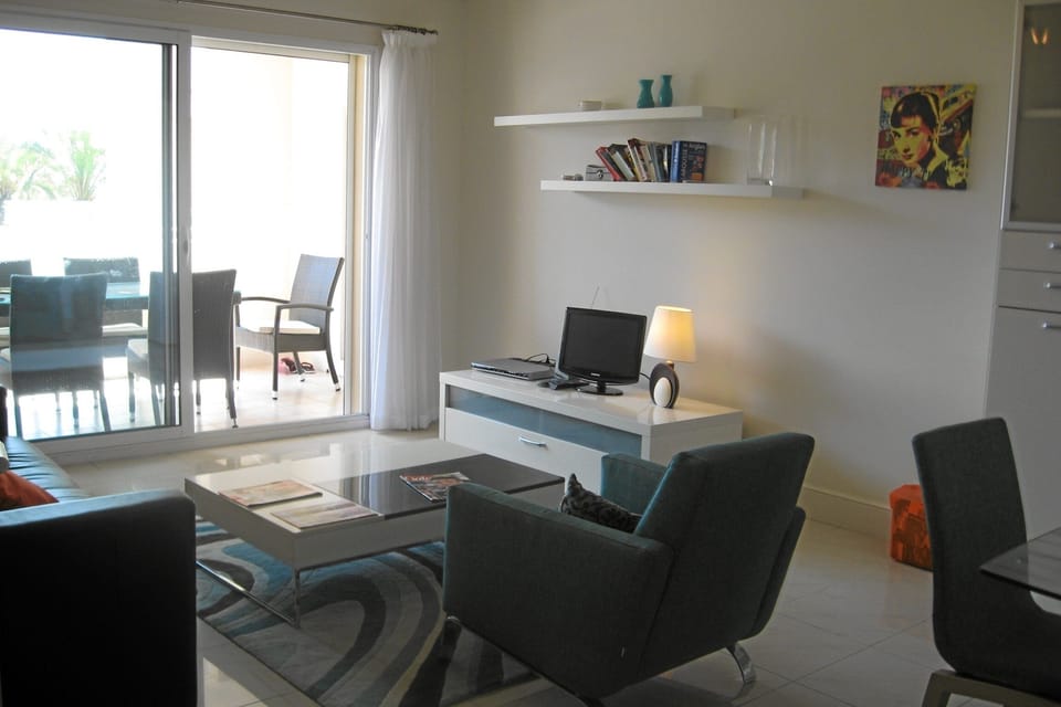 Living room opening on to Terrace