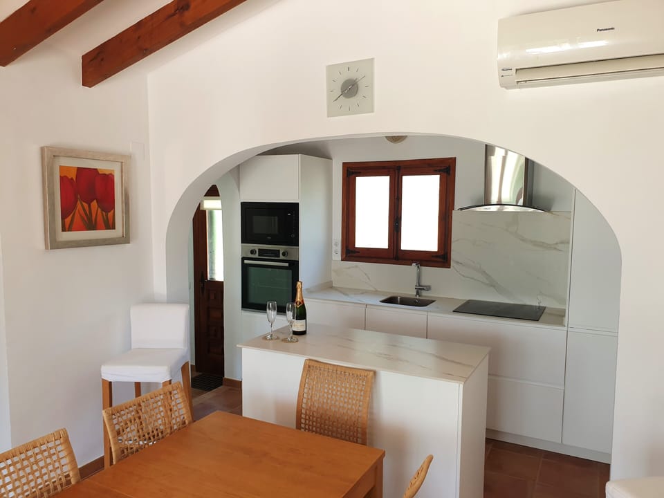 Plenty of preparation space on the Island
