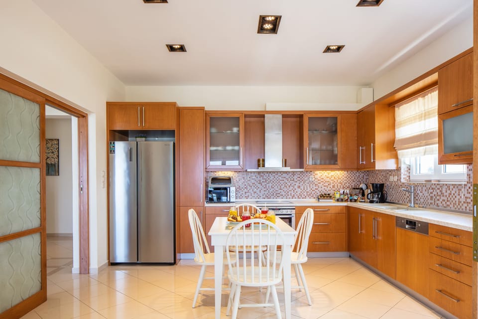Fully equipped kitchen.