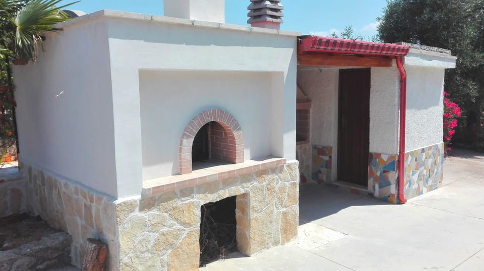Stone pizza oven