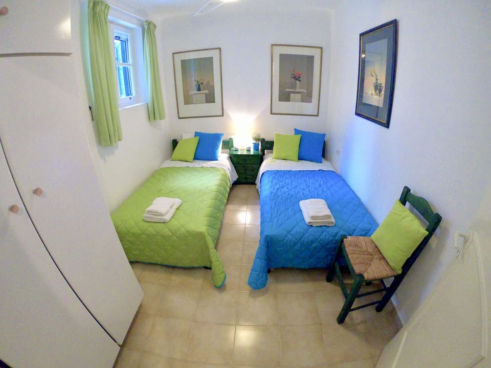 4 rth Bedroom