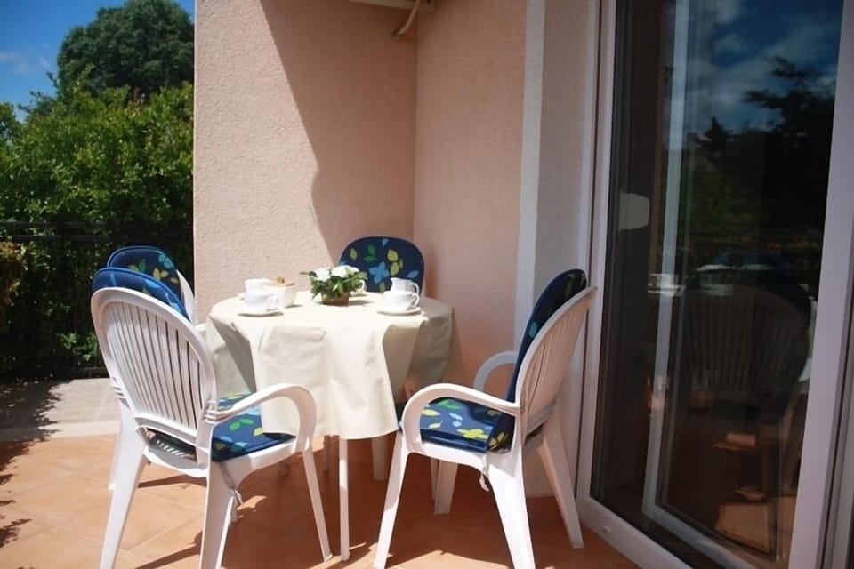 Front terrace