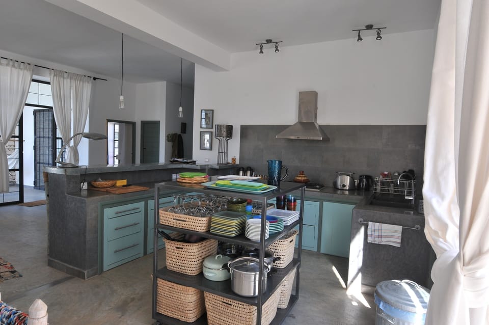 Fully equipped kitchen
+ Kitchen in the back with oven and washing machine

