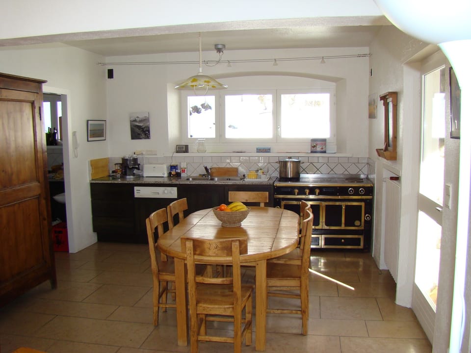 Kitchen with La Cornue cooker