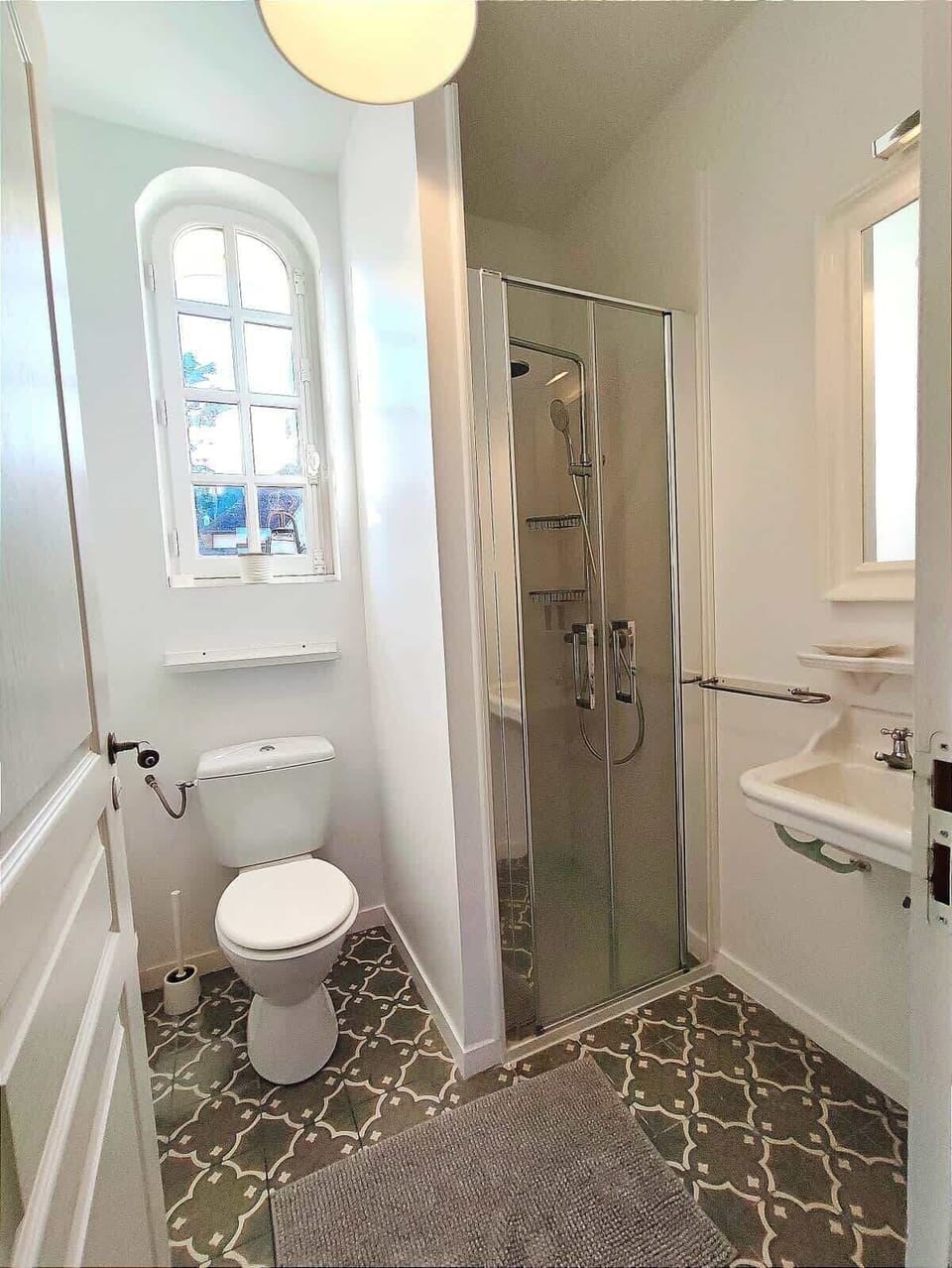 Salle d'eau et WC côté jardin