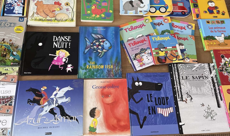Nombreux livres et albums de qualité à disposition pour les grands et les petits !