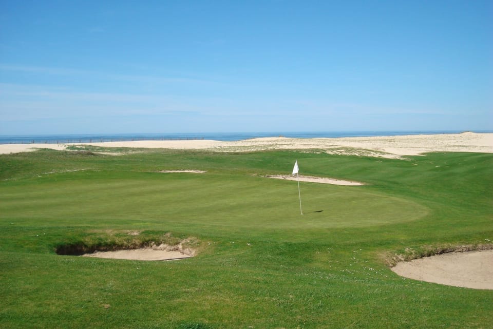 Golf hole along the ocean