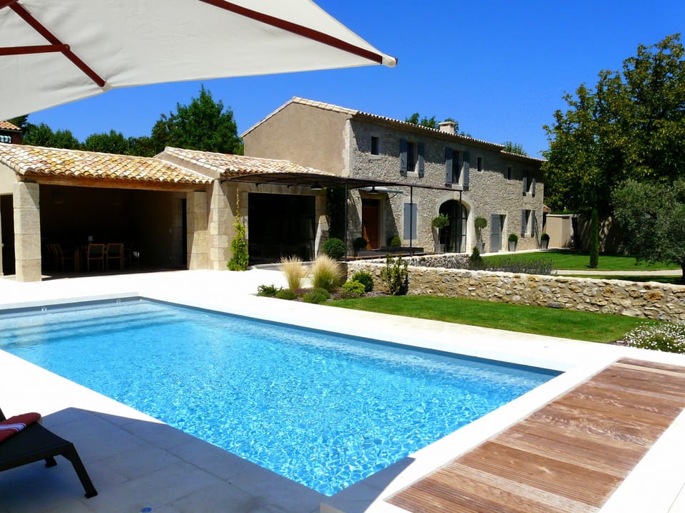 rental Provencal farmhouse with swimming pool 4 bedrooms 4 bathrooms