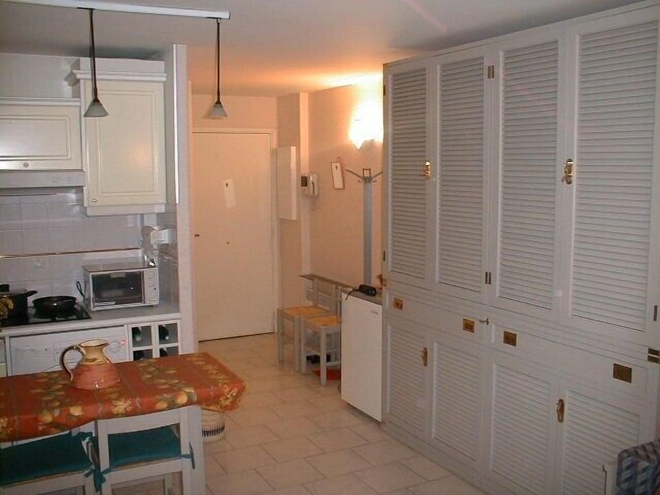 The kitchen and hall