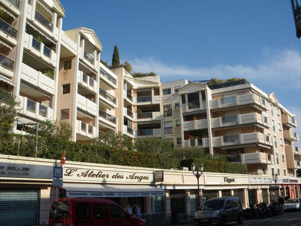 The 'Beaulieu Palace' building.