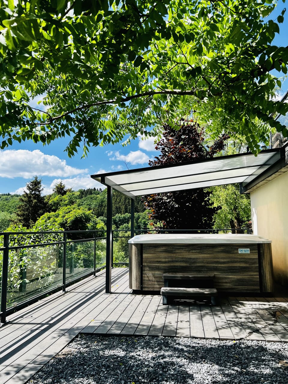 Outdoor spa tub
