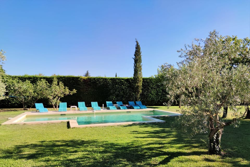 LES VIGNERES vacation rental, Provencal farmhouse for rent with all comfort, garden for 10 people. Online reservation with Plaisirs & Maisons de Provence