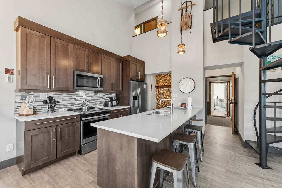 Kitchen, main level