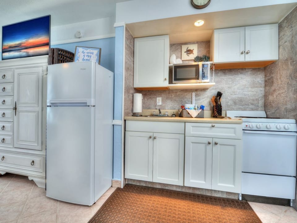 Kitchen  - fully stocked with small appliances , coffee maker, microwave, toastr