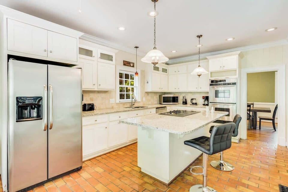 Enjoy your morning coffee in our spacious kitchen with a cozy breakfast nook and beautiful views.