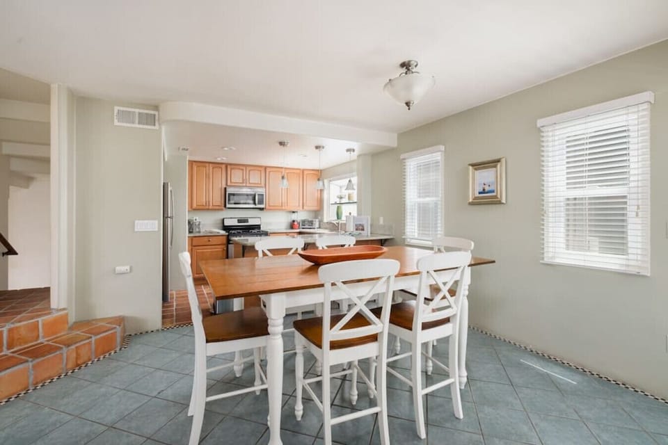 Beachy Keen Townhome on Jersey Court!