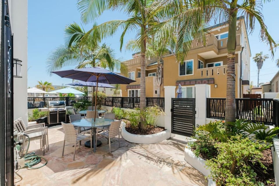 Beachy Keen Townhome on Jersey Court!