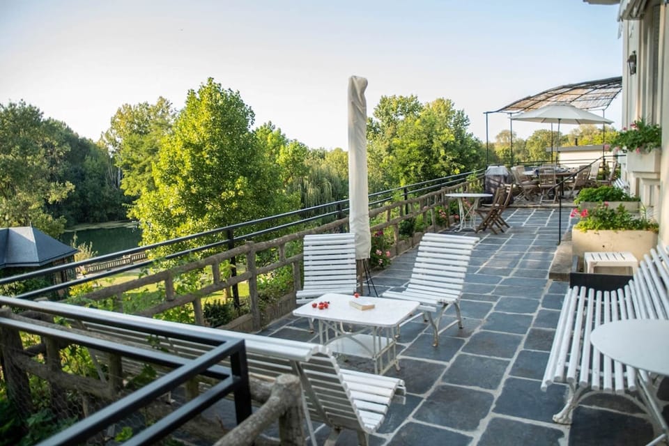 gite-proche-angers-grande terrasse- vue imprenable