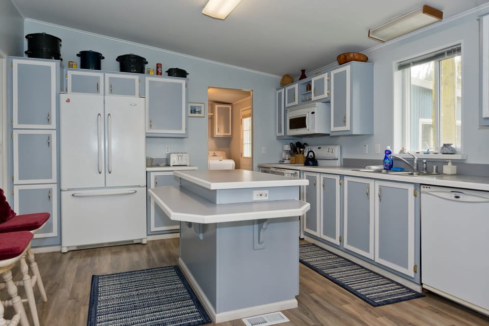Kitchen island is a good work space