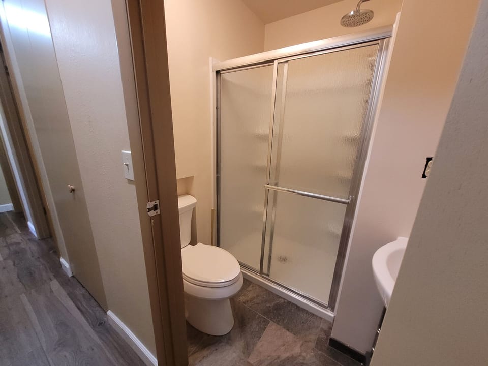 3/4 bathroom with walk in shower