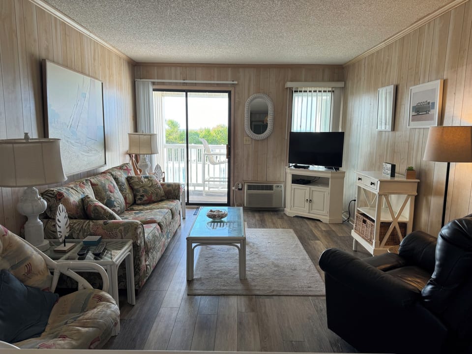 Main Living Area - view to ocean