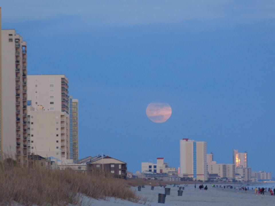 Full Moon Rising