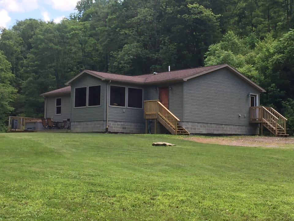 Side view of Yough Mountain House