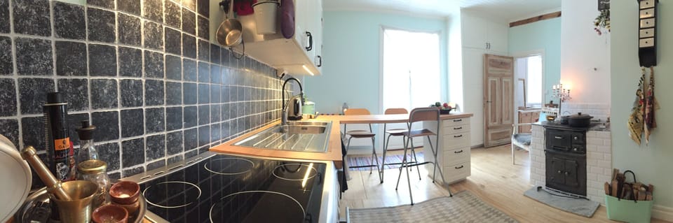 The kitchen with the electrical stove.