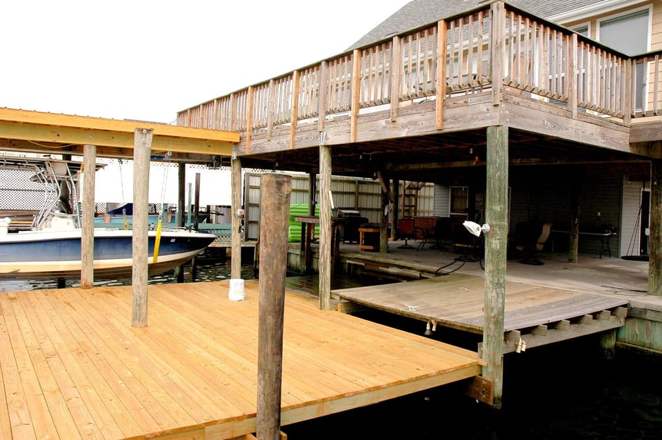 24 x 24 extension to the dock can accommodate 2 - 24 ft boats!